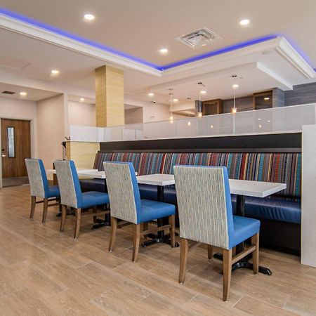 Towneplace Suites By Marriott Brantford And Conference Centre Екстер'єр фото